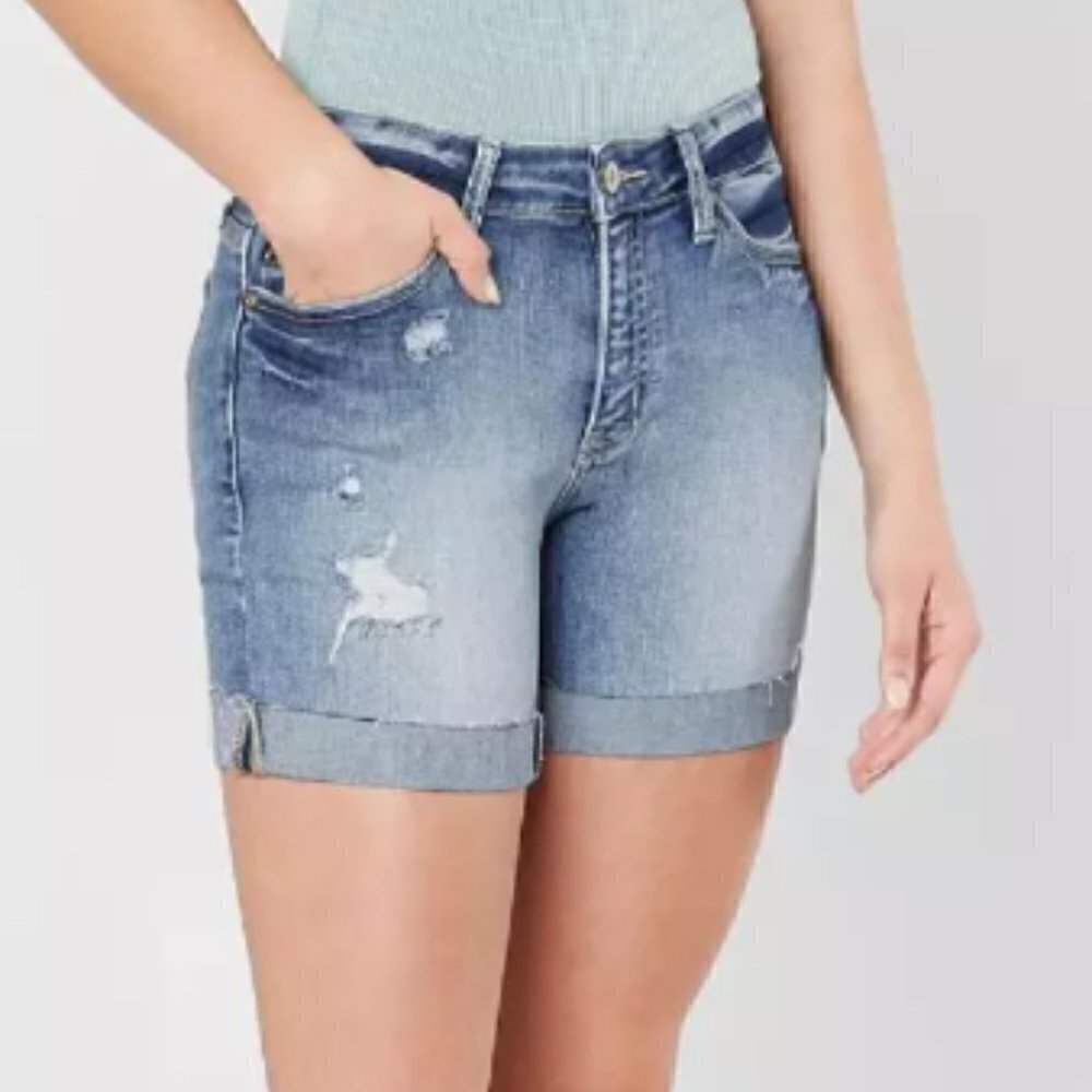 Kancan Medium-Light Wash Distressed 5.5" Inseam Denim Jean Shorts, size Small